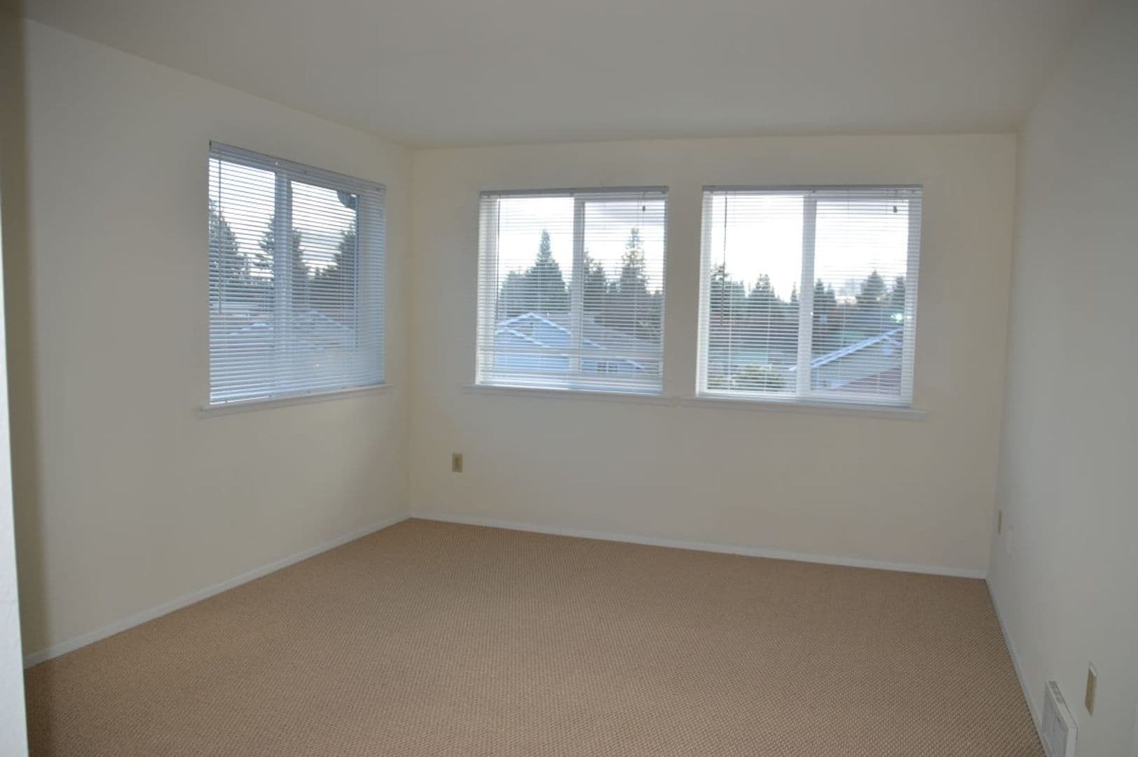 Everett House: 215 96th Pl SE