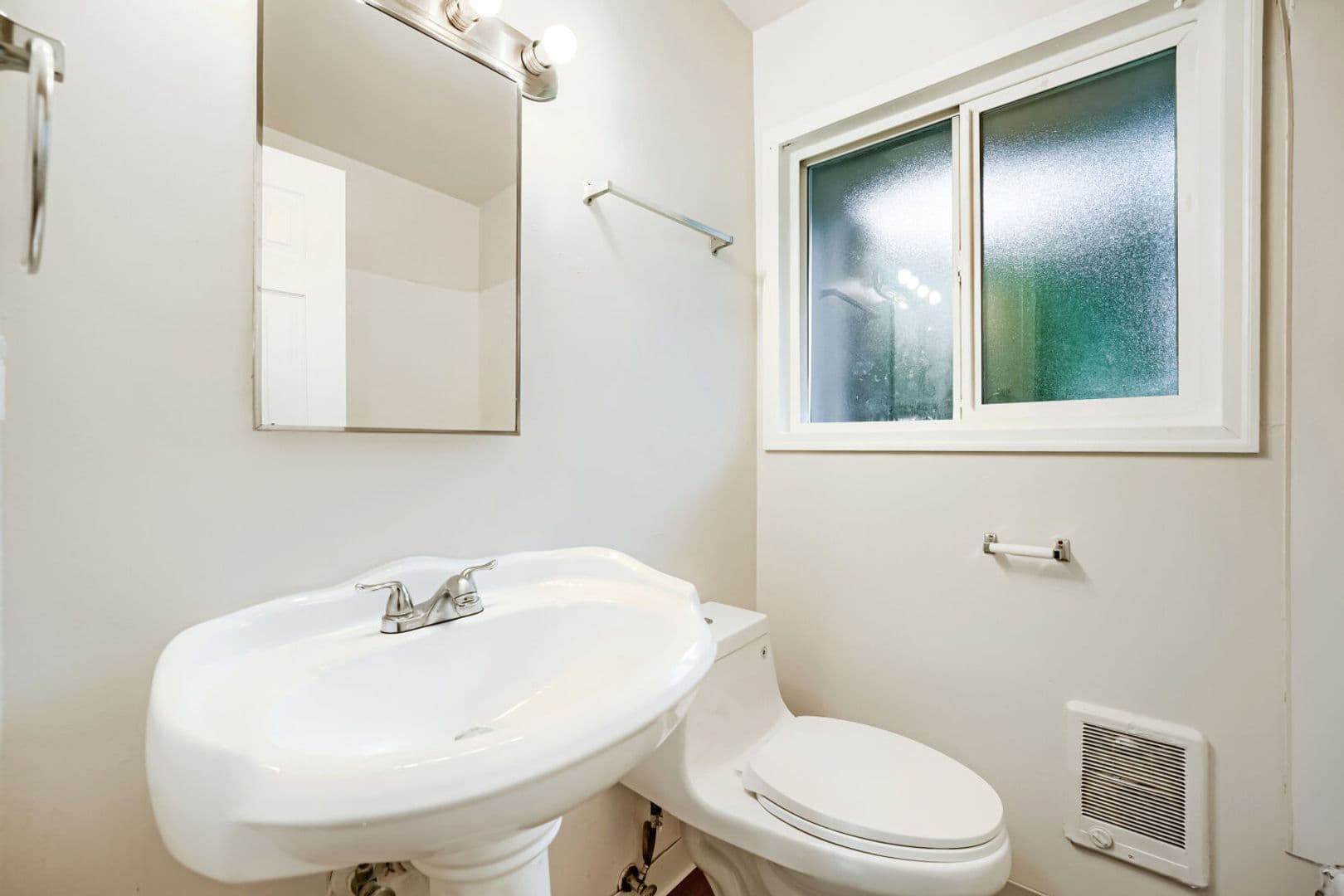 Kent Apartment: 9045 Canyon Dr
