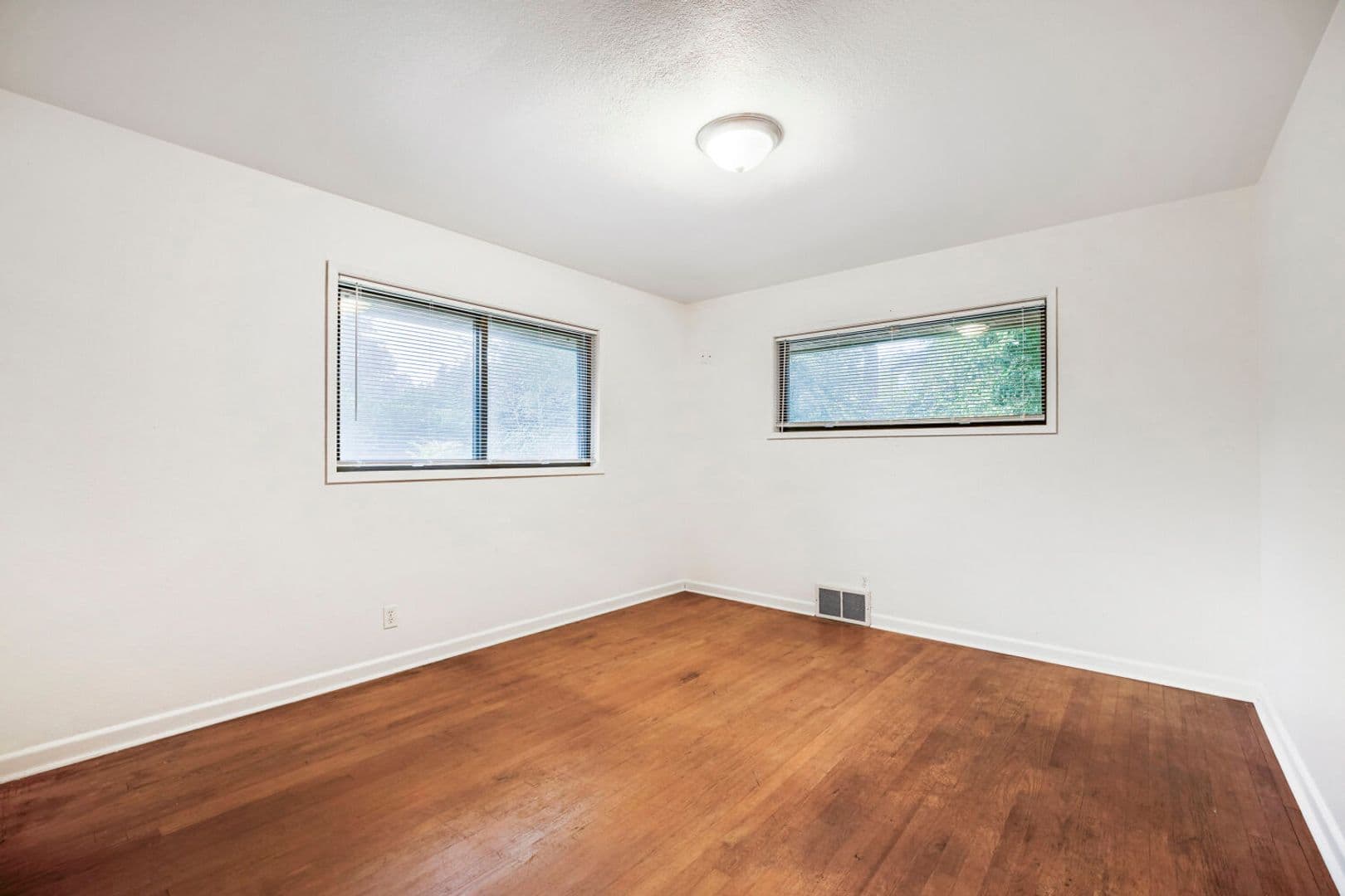 Burien House: 13229 Des Moines Memorial Dr S