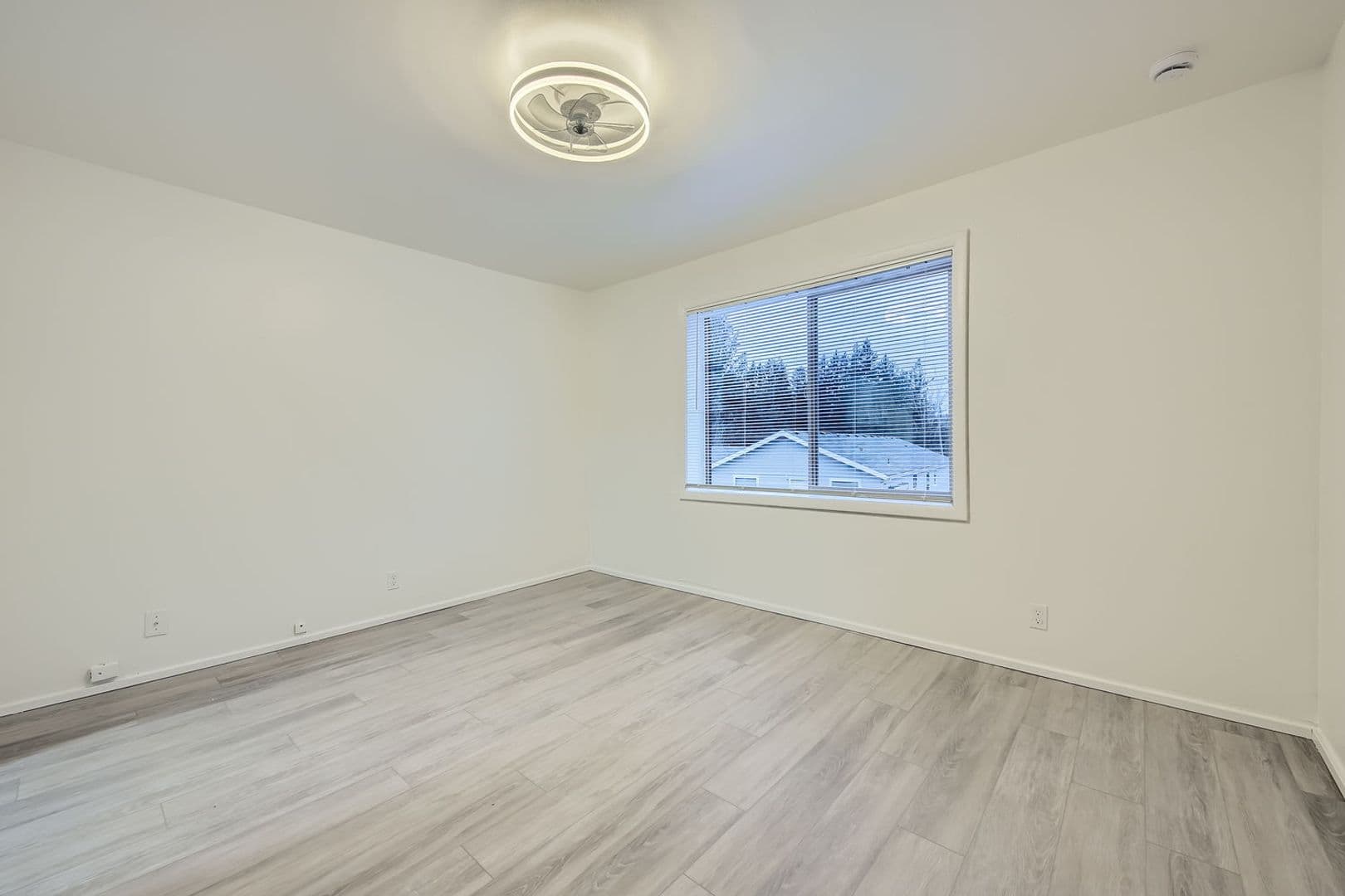 North Bend Apartment: 412 E North Bend Way