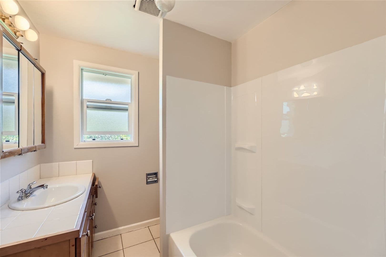 Seattle Apartment: 9253 3rd Ave NW