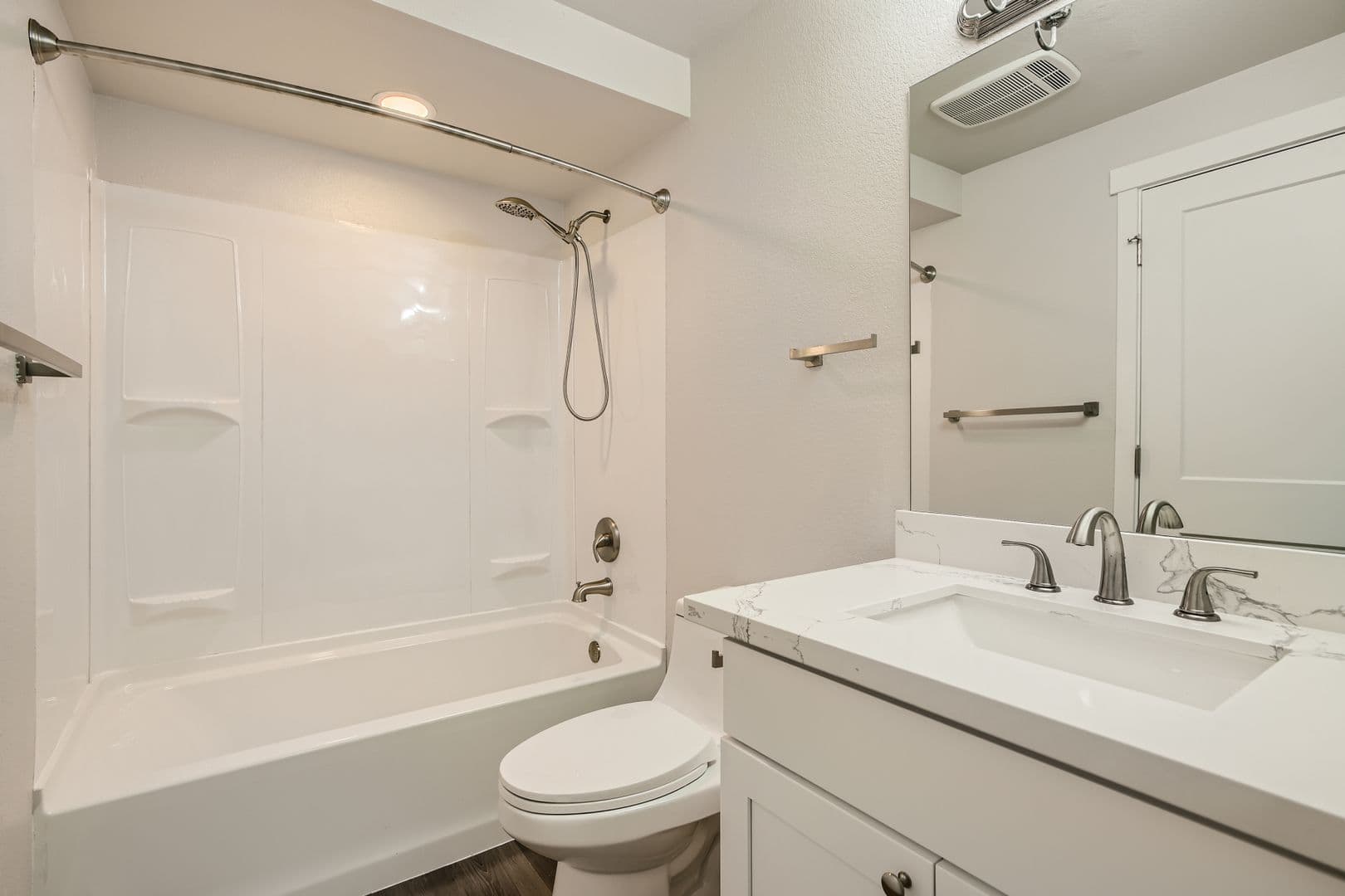 North Bend Apartment: 475 E North Bend Way