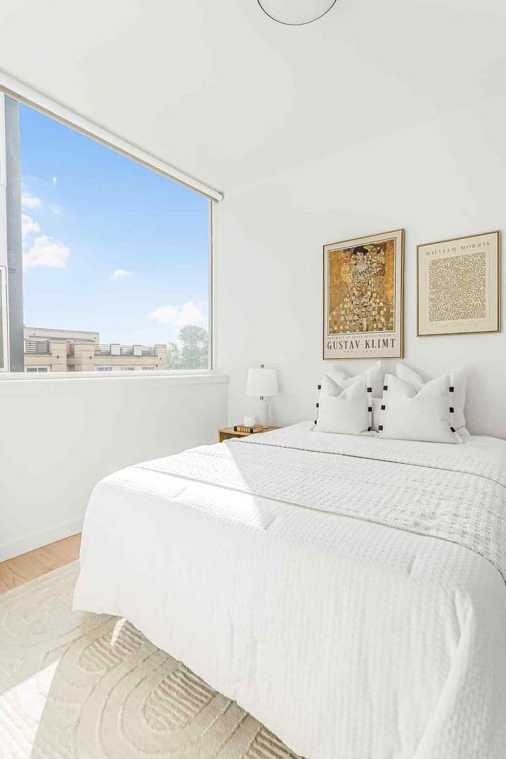 Seattle Apartment: 3320 Claremont Ave S