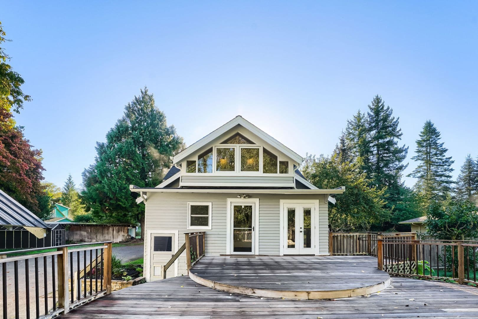 Snoqualmie House: 8217 Mountain Ave SE