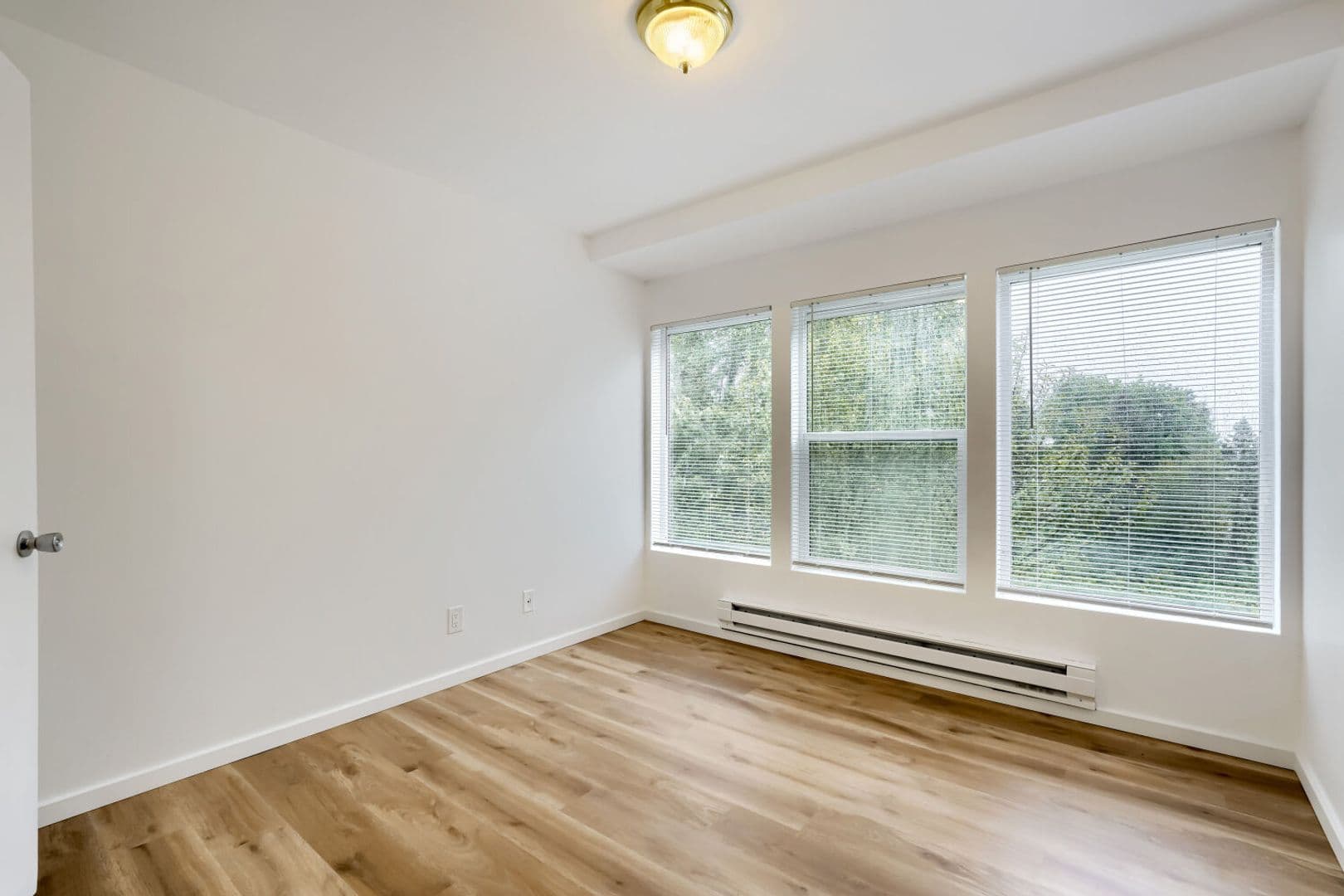 Renton Apartment: 1140 Edmonds Ave NE