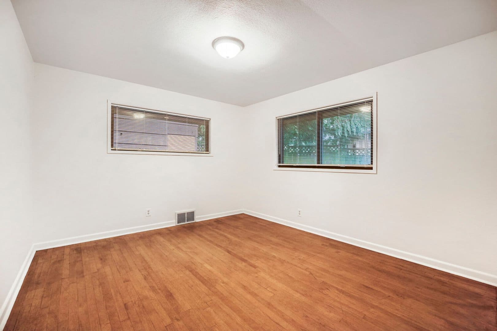Burien House: 13229 Des Moines Memorial Dr S