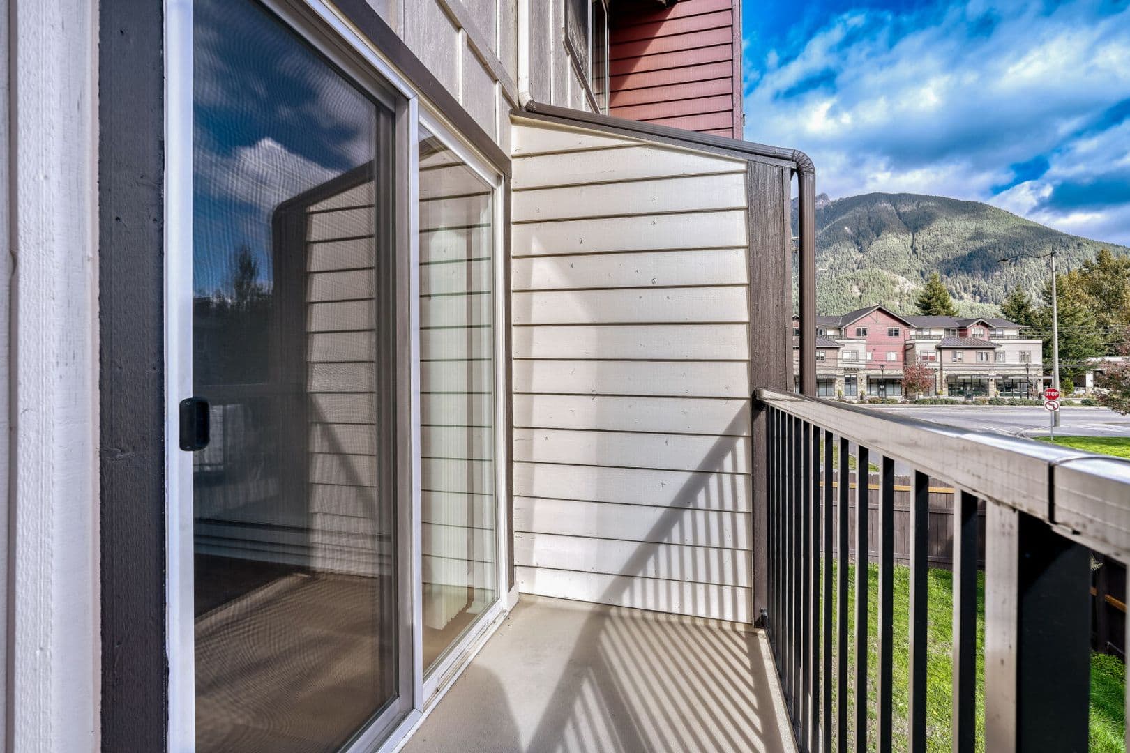 North Bend Apartment: 475 E North Bend Way