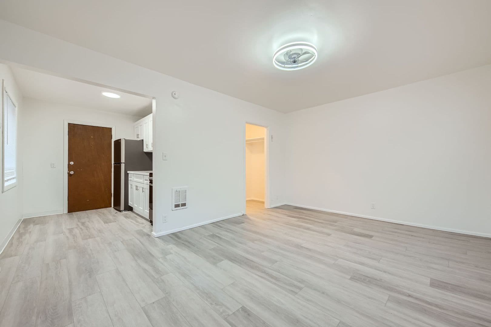 North Bend Apartment: 412 E North Bend Way