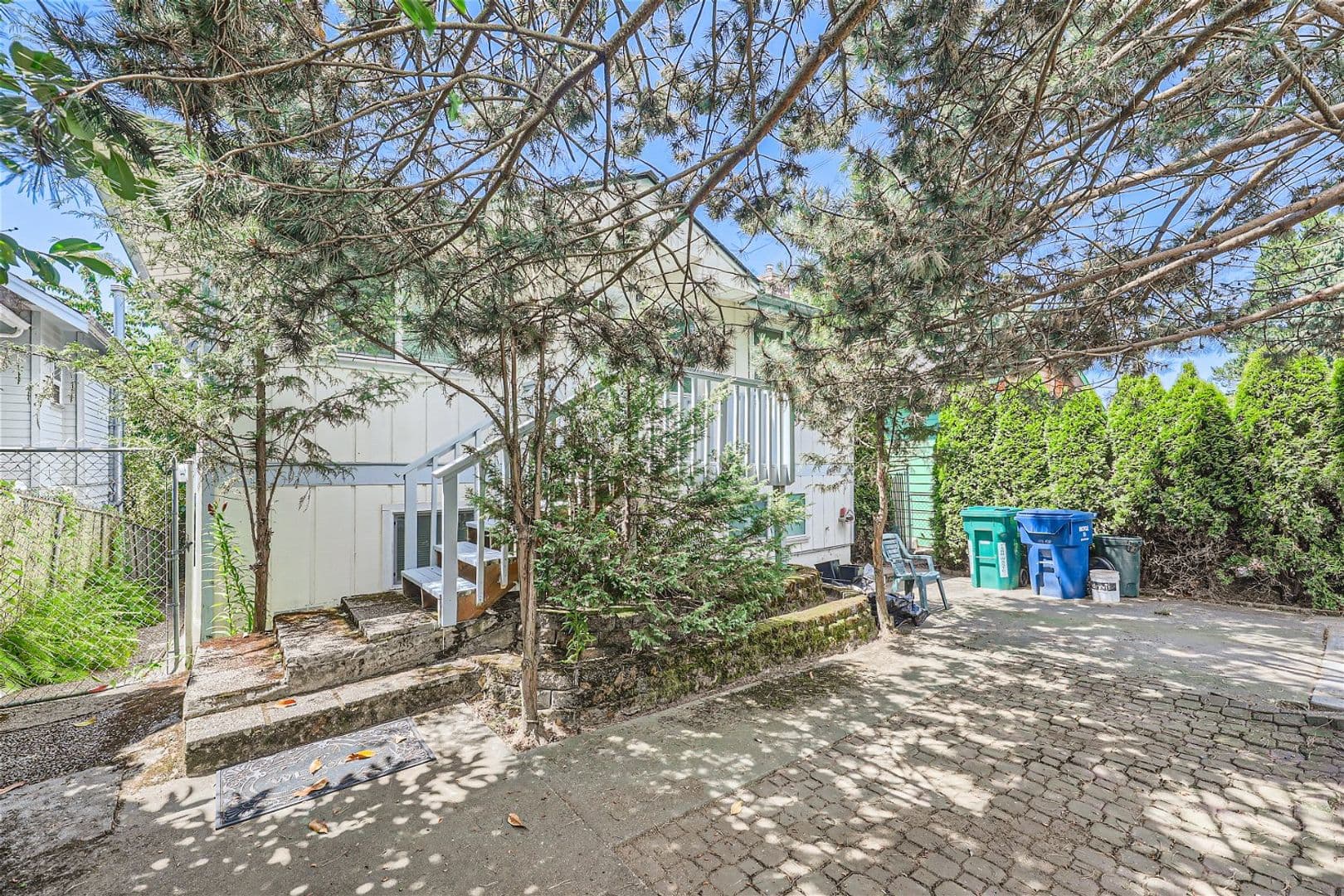 Seattle Apartment: 9253 3rd Ave NW