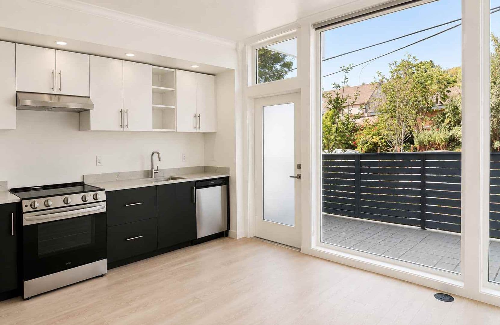 Seattle Apartment: 3320 Claremont Ave S