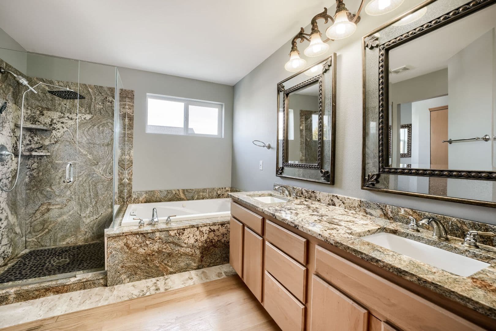 Snoqualmie House: 7310 Douglas Ave Se