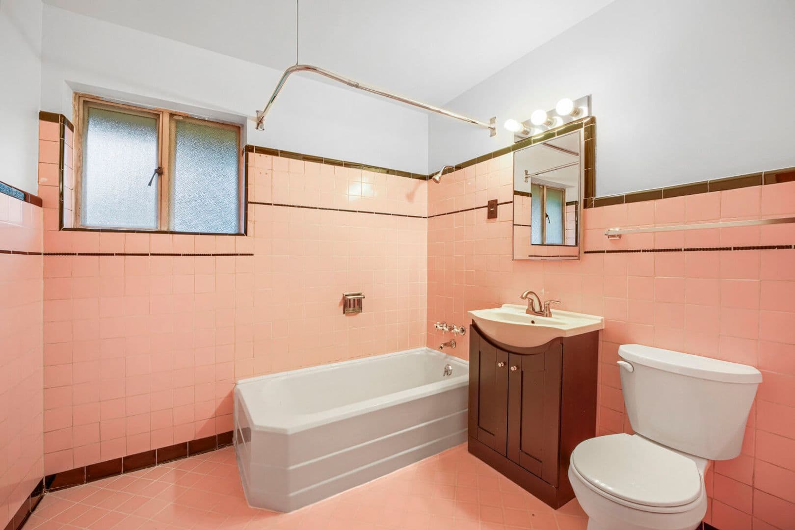 Burien House: 13229 Des Moines Memorial Dr S