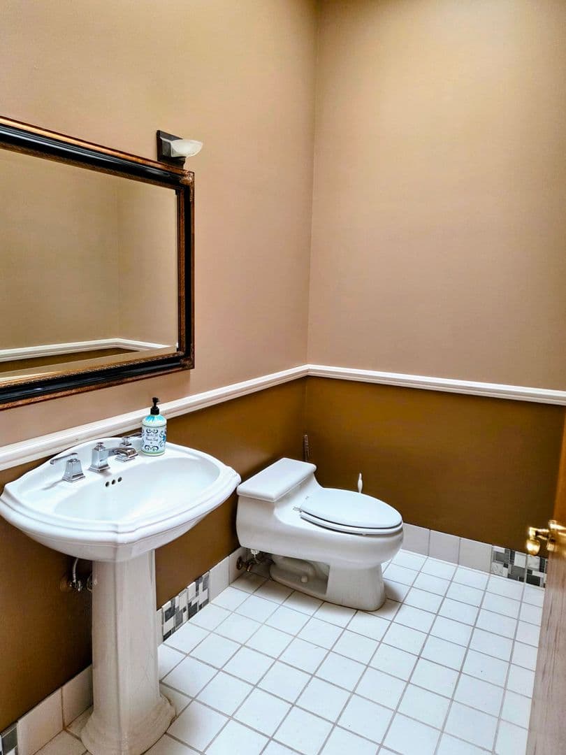 Mukilteo House: 1070 1st Ln
