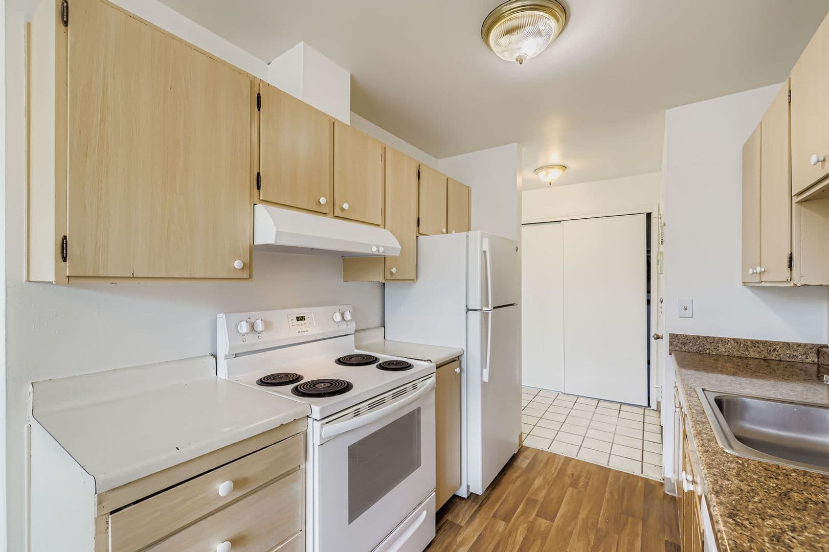 Renton Apartment: 1140 Edmonds Ave NE