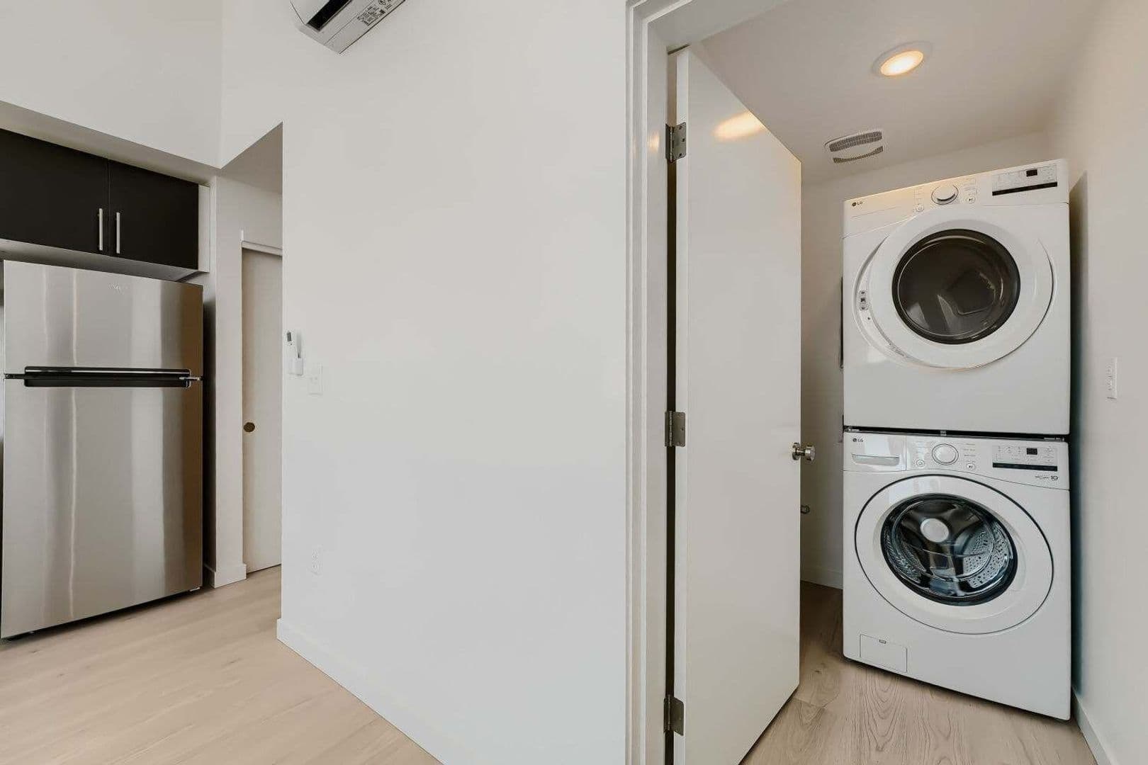 Seattle Apartment: 3320 Claremont Ave S