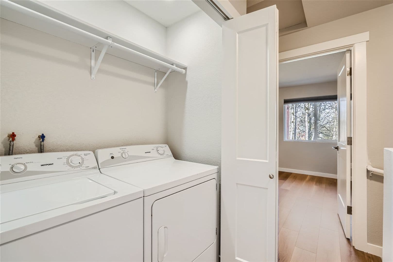 North Bend Apartment: 475 E North Bend Way
