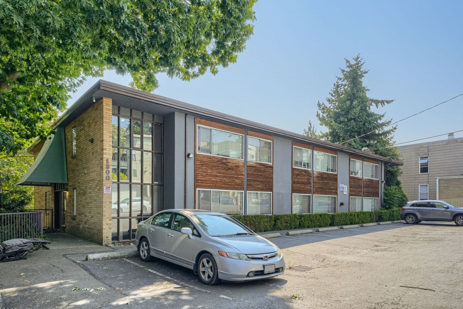 Seattle Apartment: 1300 14th Ave S
