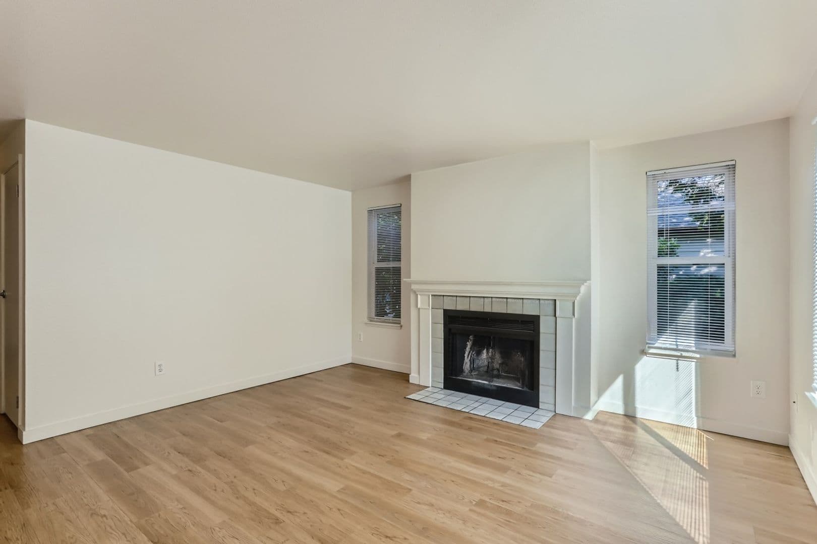Bellevue Apartment: 13842 NE 8th St