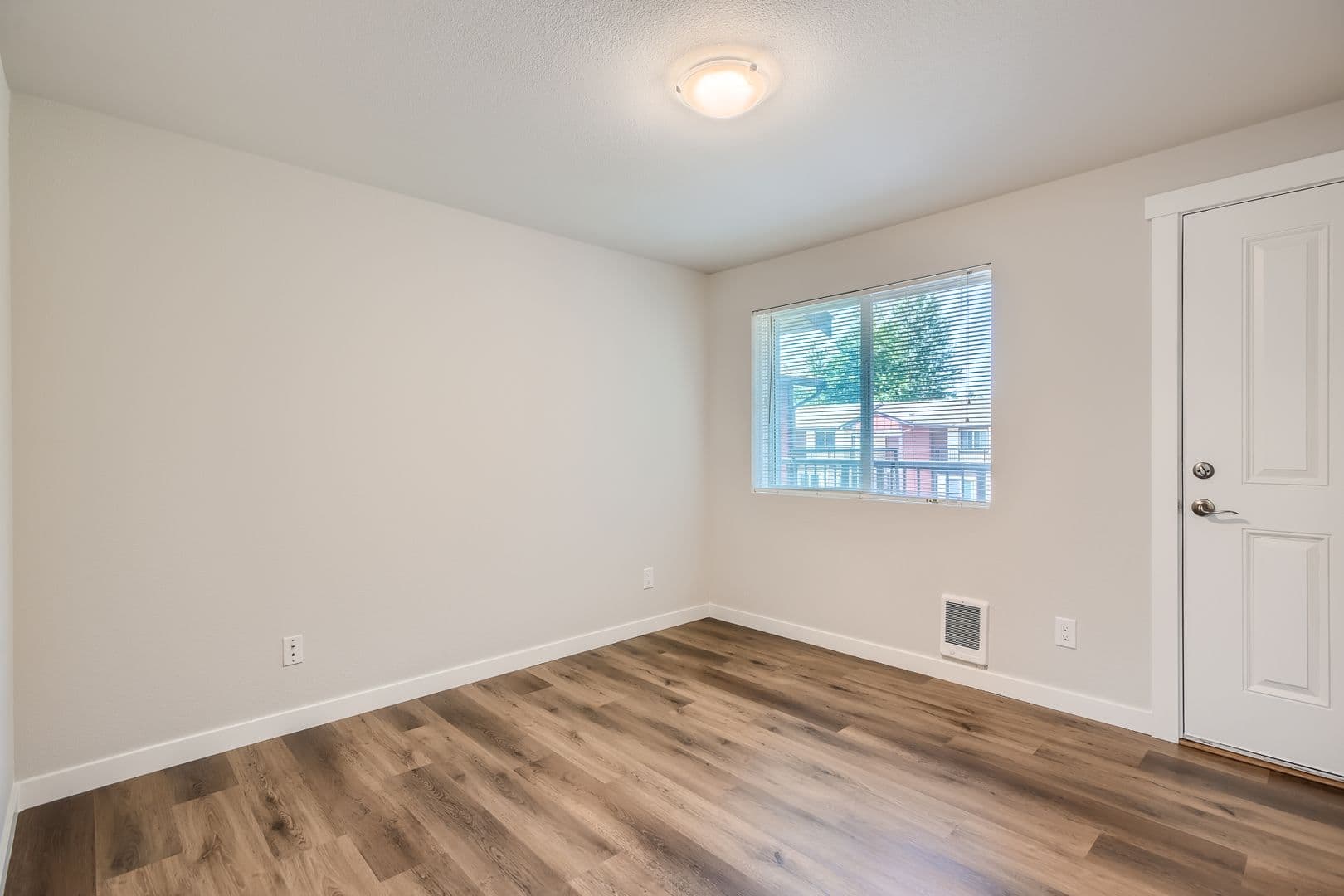 North Bend Apartment: 475 E North Bend Way