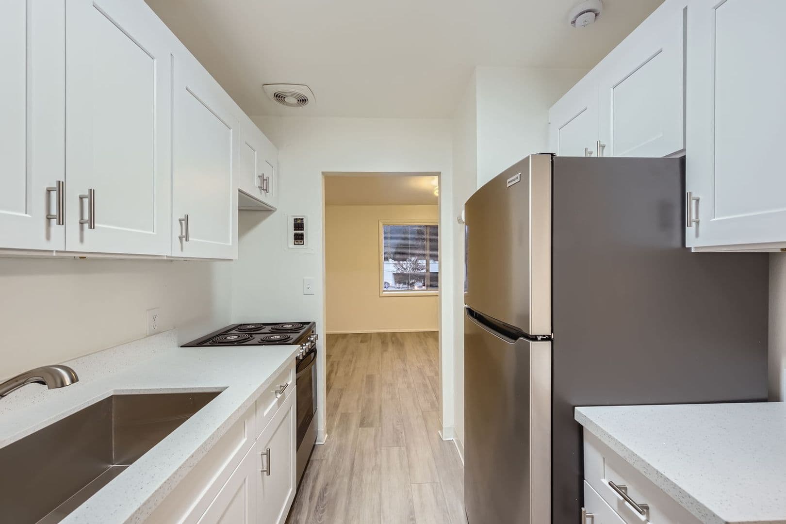 North Bend Apartment: 412 E North Bend Way
