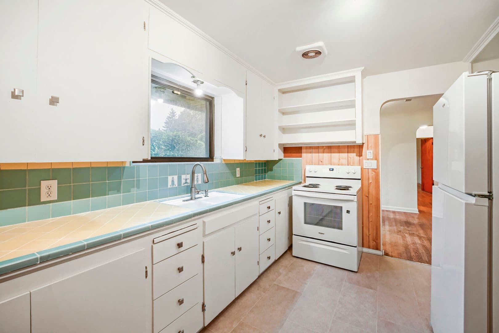 Burien House: 13229 Des Moines Memorial Dr S