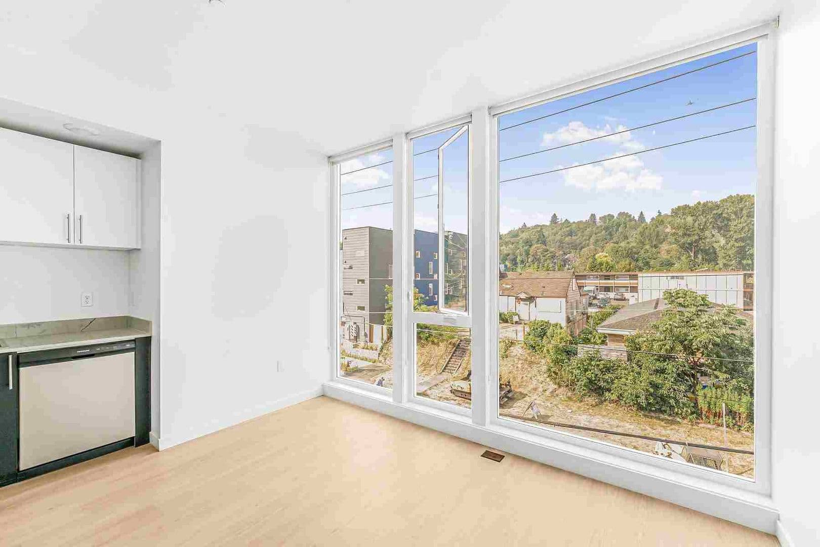 Seattle Apartment: 3320 Claremont Ave S