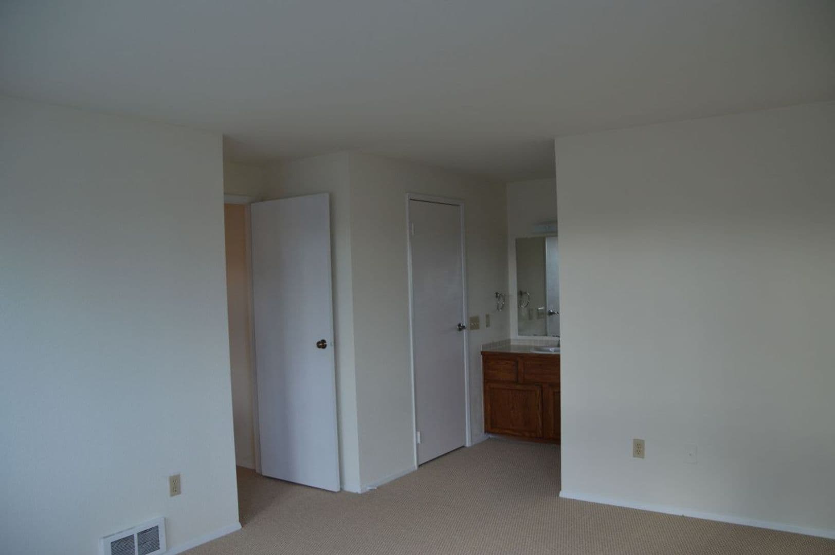 Everett House: 215 96th Pl SE