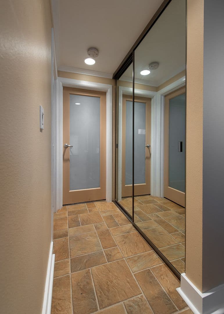 Seattle Apartment: 17 Etruria St