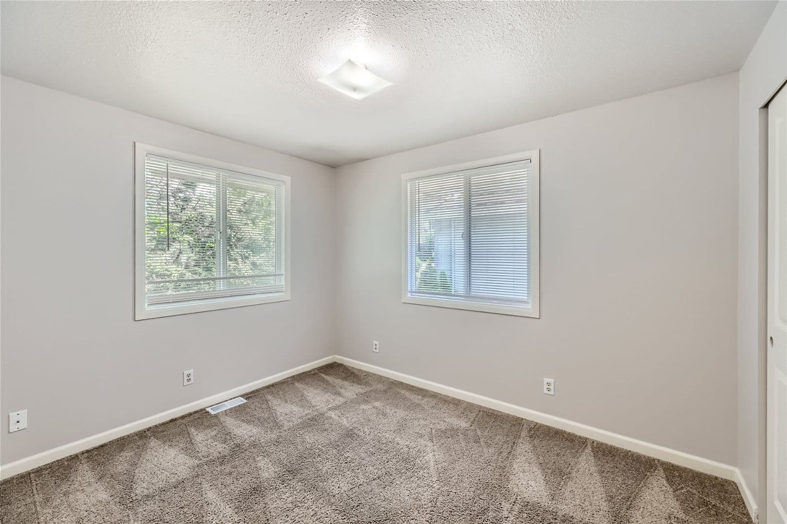 Seattle Apartment: 9253 3rd Ave NW