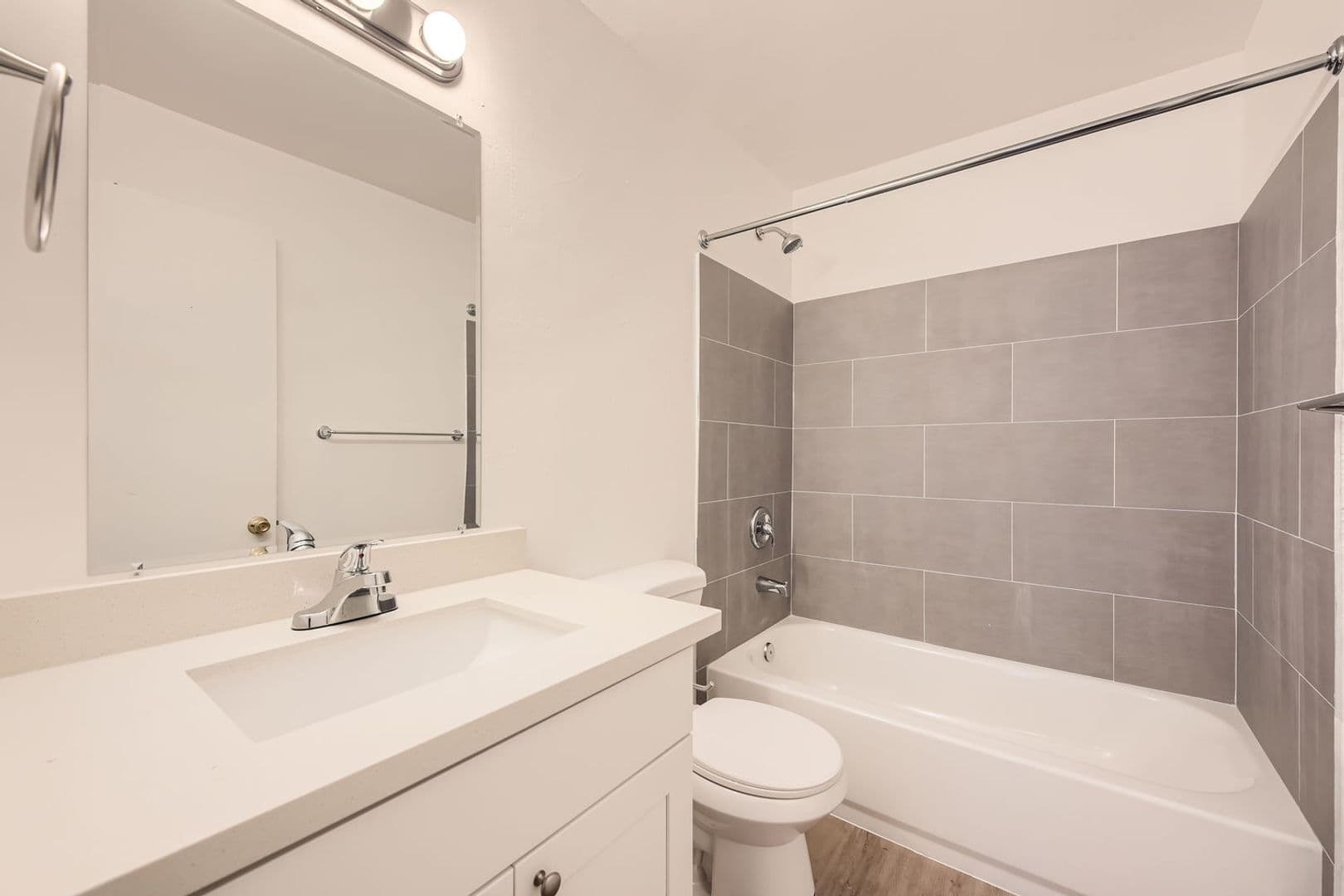 Renton Apartment: 1140 Edmonds Ave NE