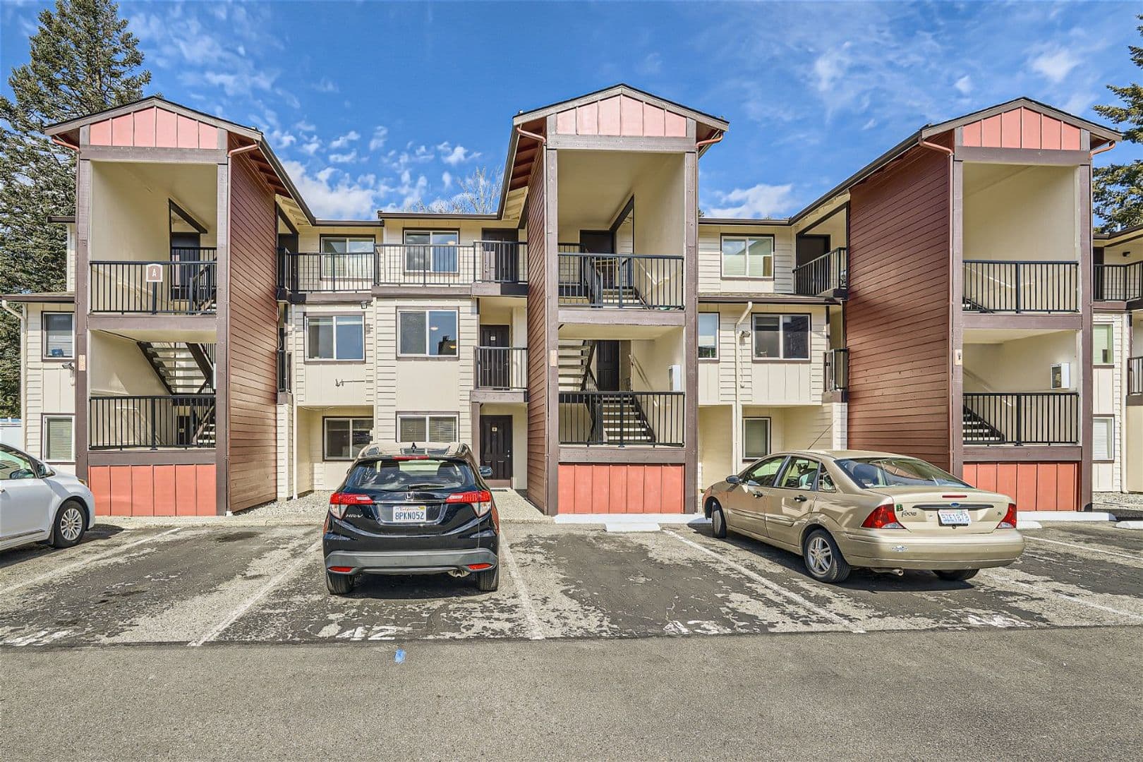 North Bend Apartment: 475 E North Bend Way