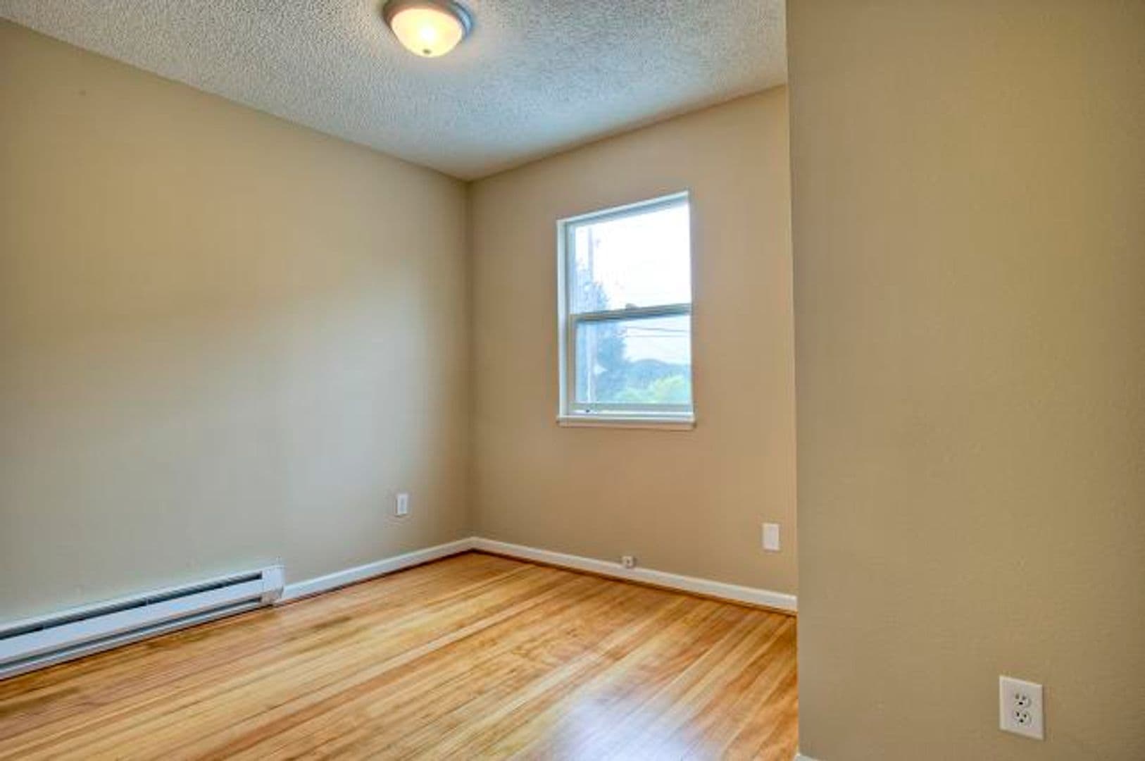 Seattle Apartment: 3208 McClintock Ave S  Unit 3