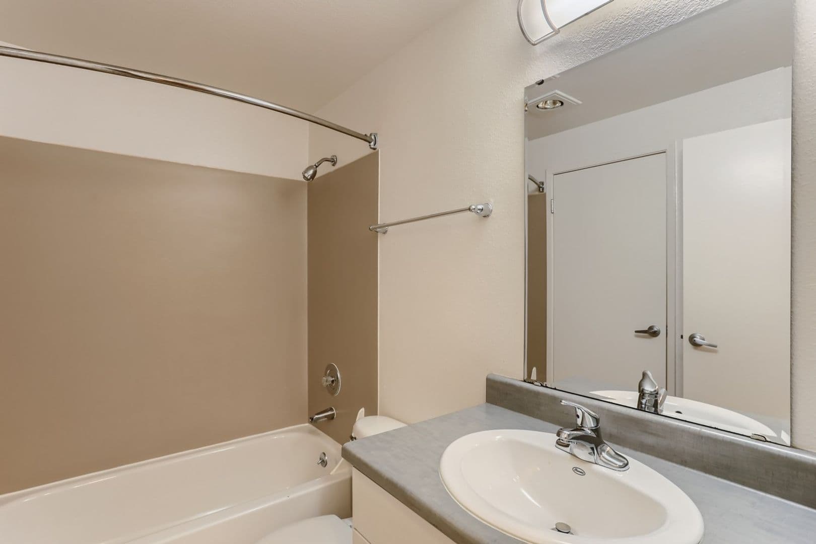 Bellevue Apartment: 13842 NE 8th St