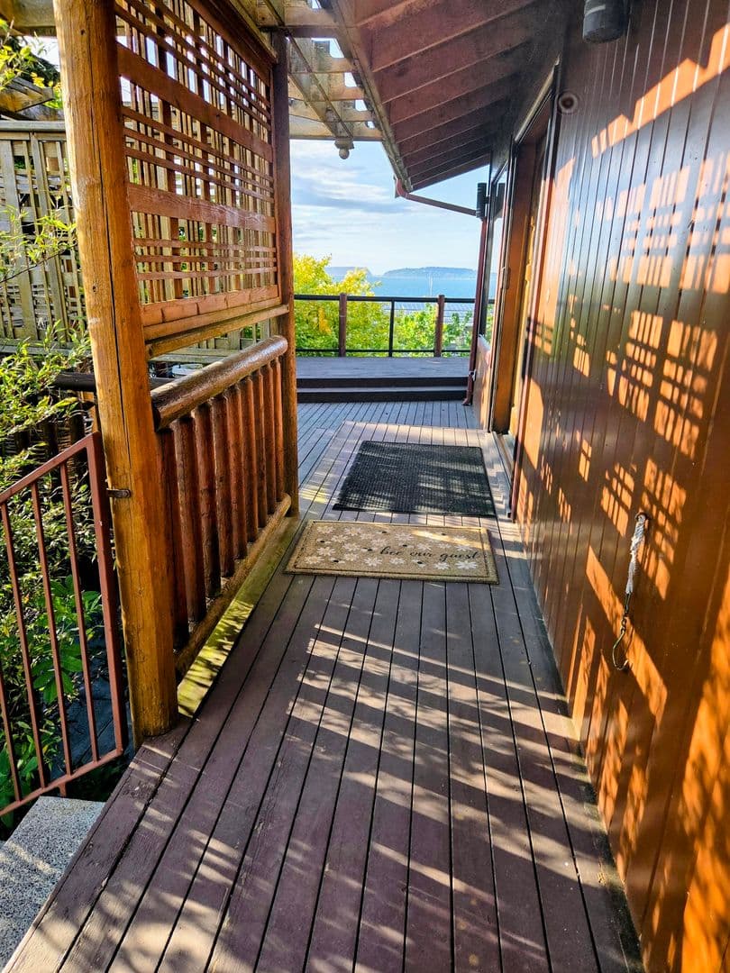 Mukilteo House: 1070 1st Ln