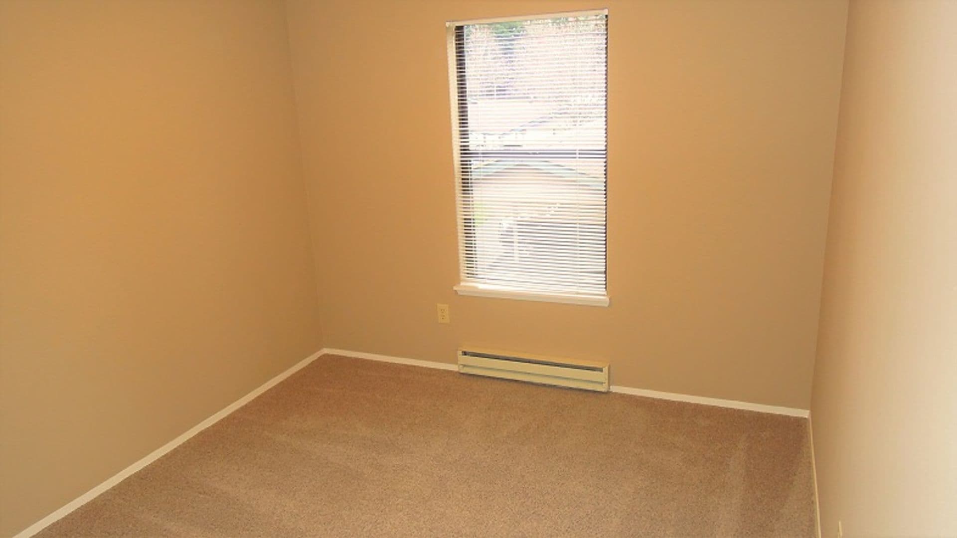 Redmond Condo: 13801 NE Old Redmond Road #C205