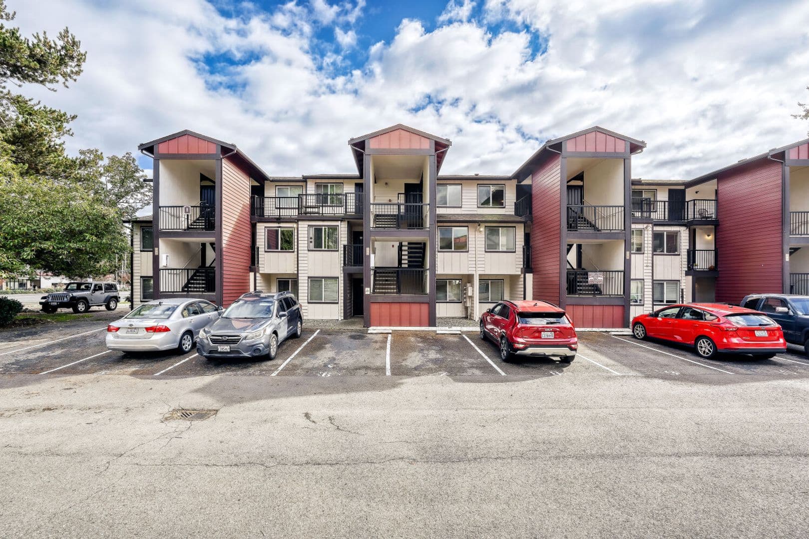 North Bend Apartment: 475 E North Bend Way