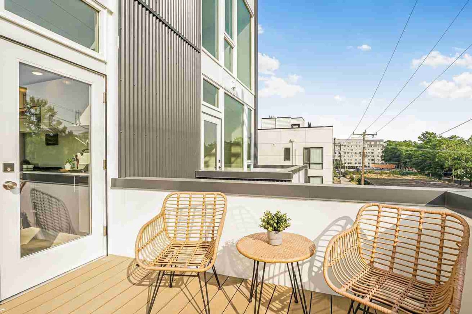Seattle Apartment: 3320 Claremont Ave S