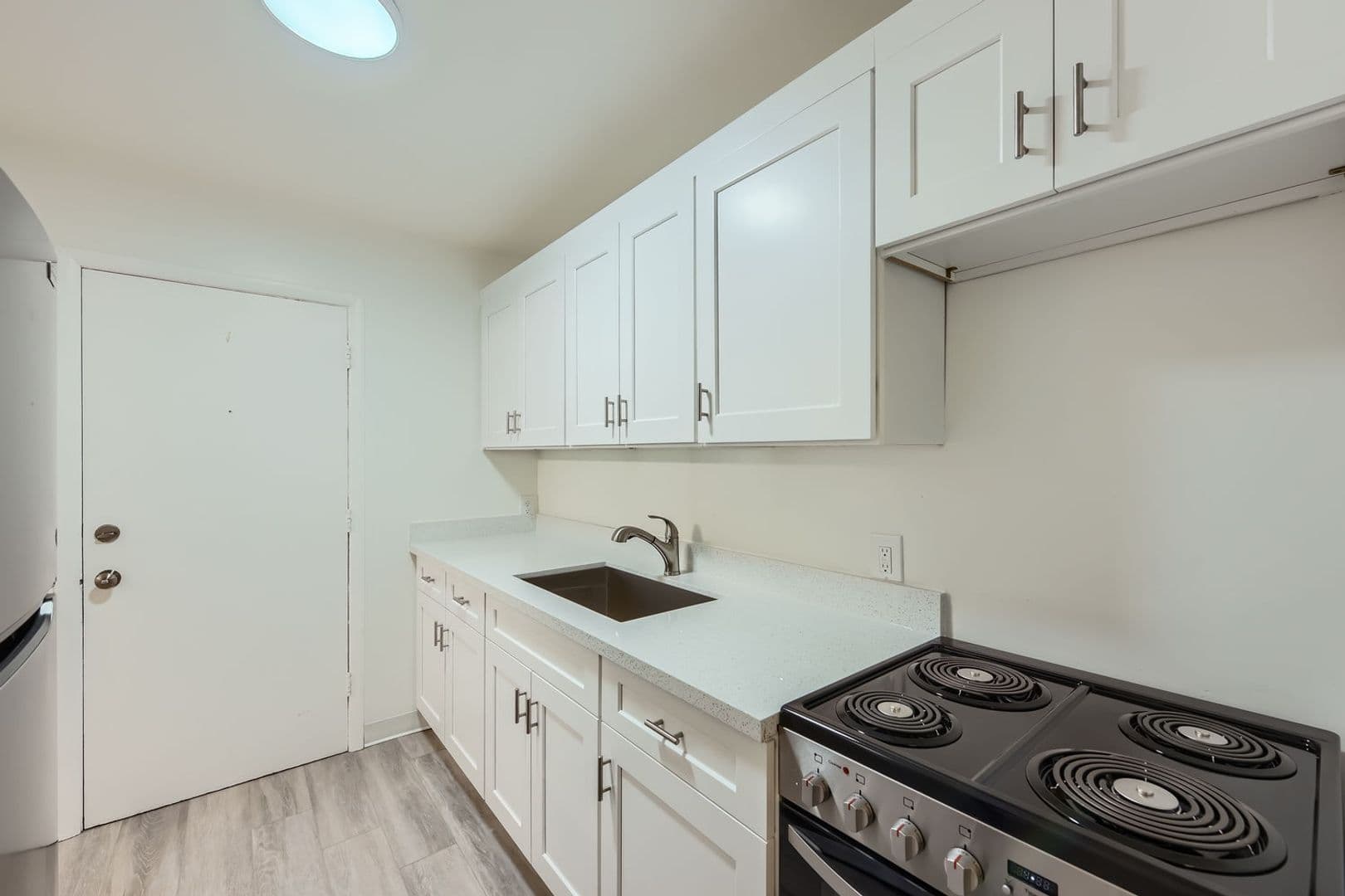 North Bend Apartment: 412 E North Bend Way
