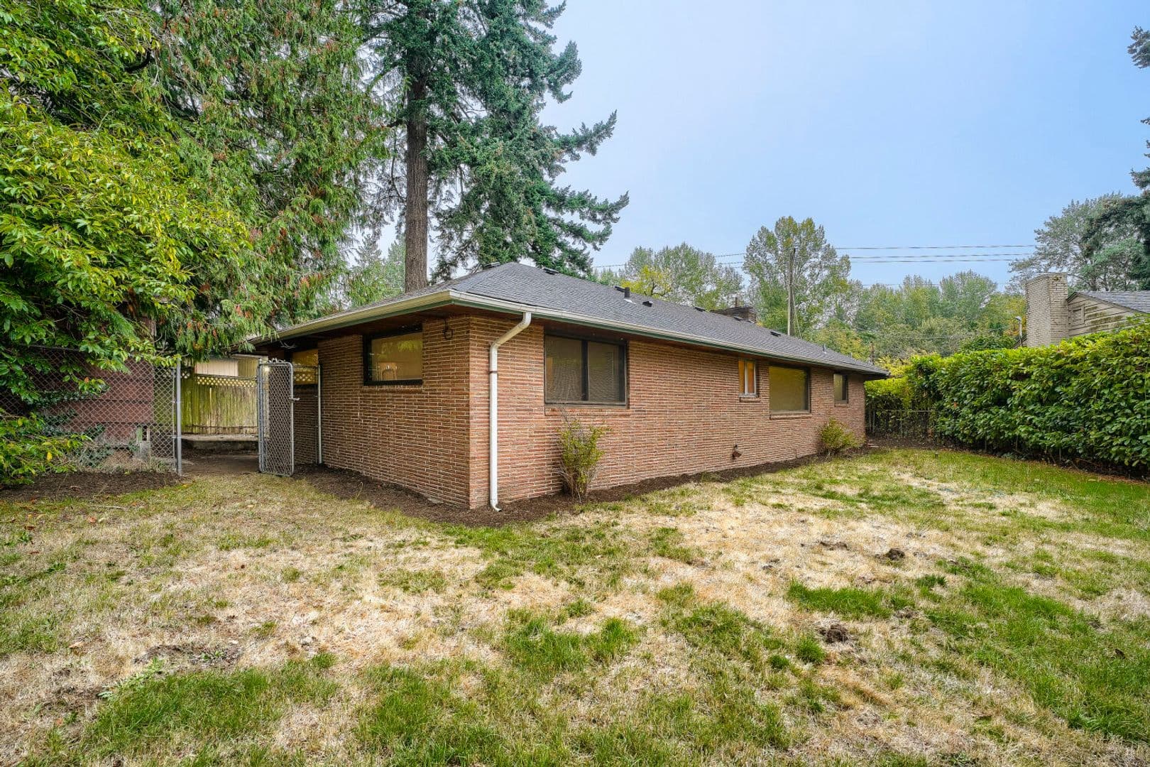 Burien House: 13229 Des Moines Memorial Dr S