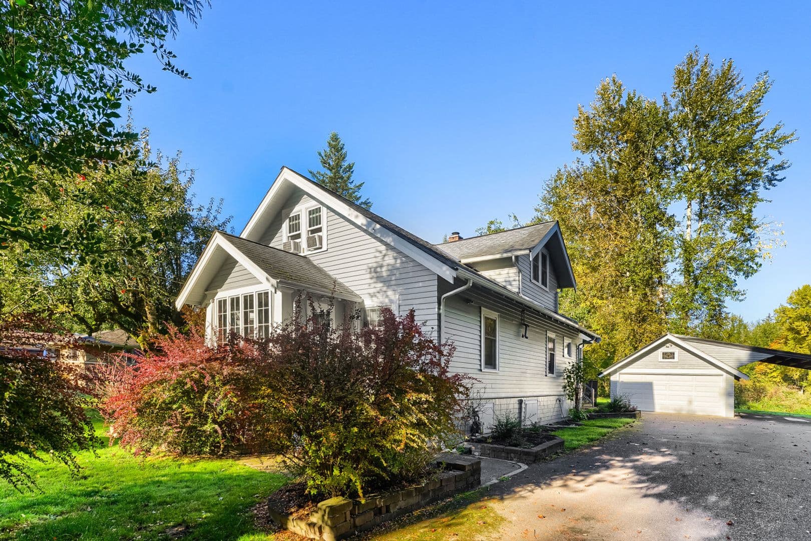 Snoqualmie House: 8217 Mountain Ave SE