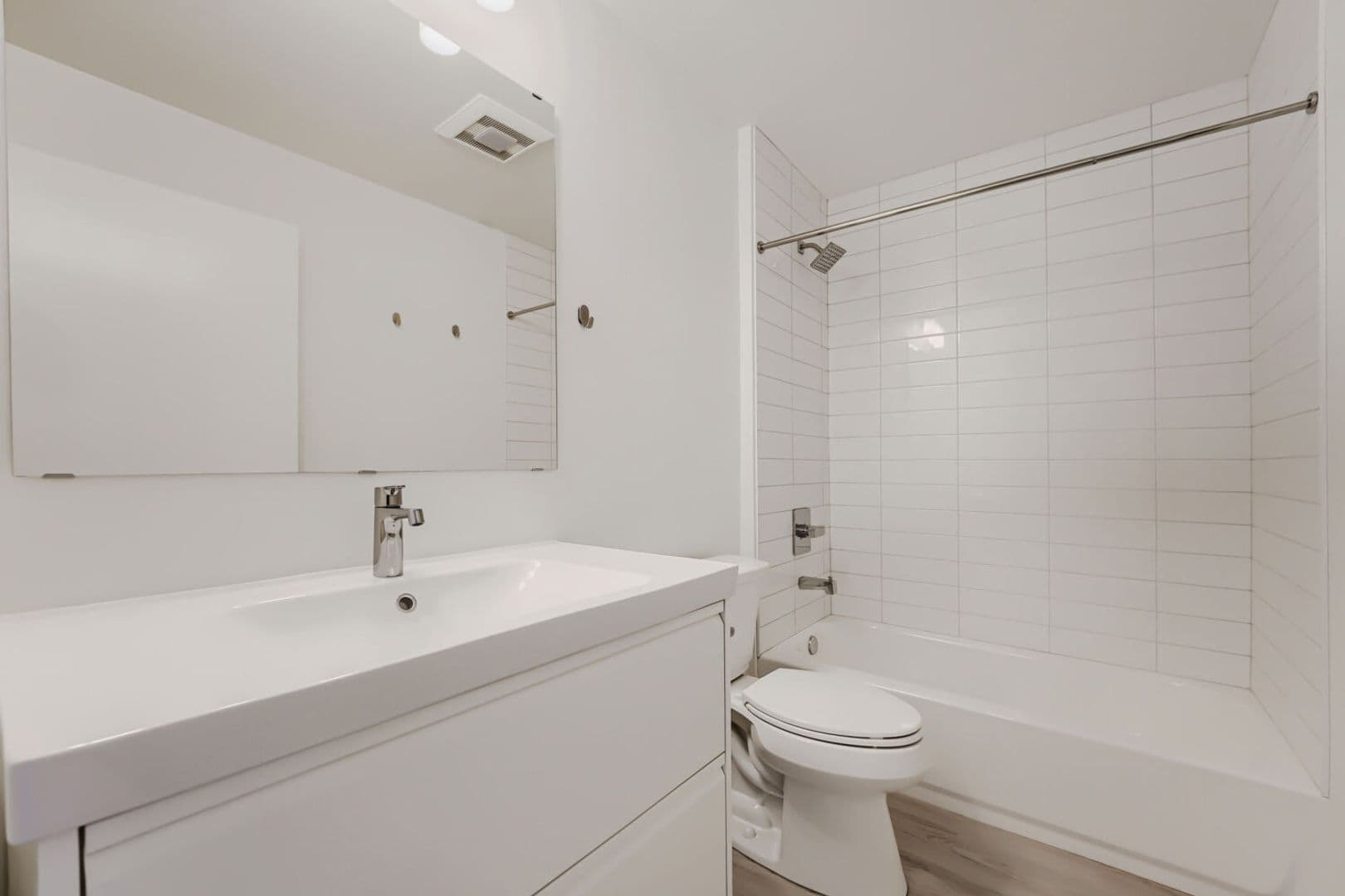 Seattle Apartment: 3320 Claremont Ave S