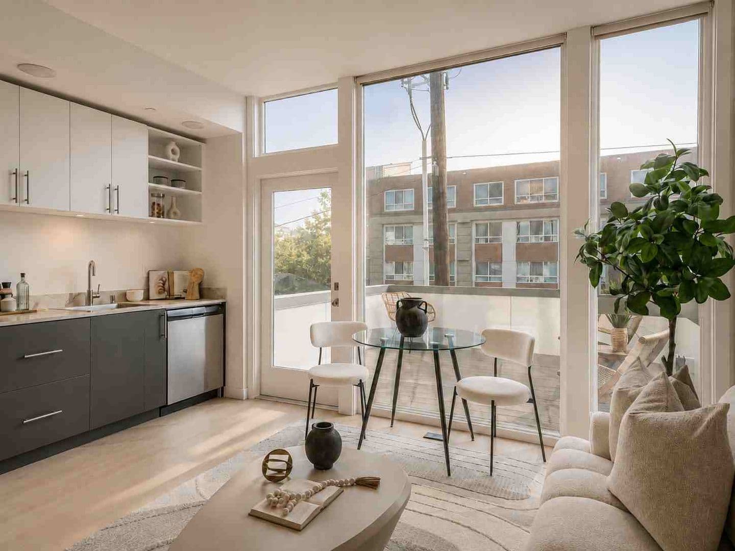 Seattle Apartment: 3320 Claremont Ave S