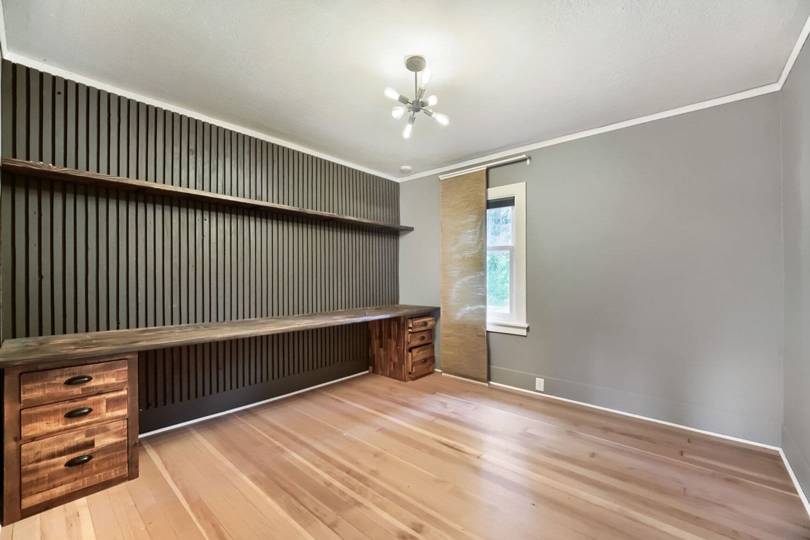 Snoqualmie House: 8217 Mountain Ave SE