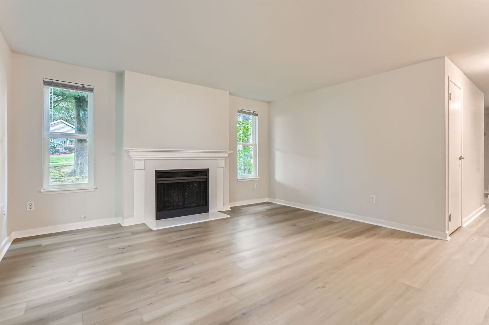 Bellevue Apartment: 13842 NE 8th St