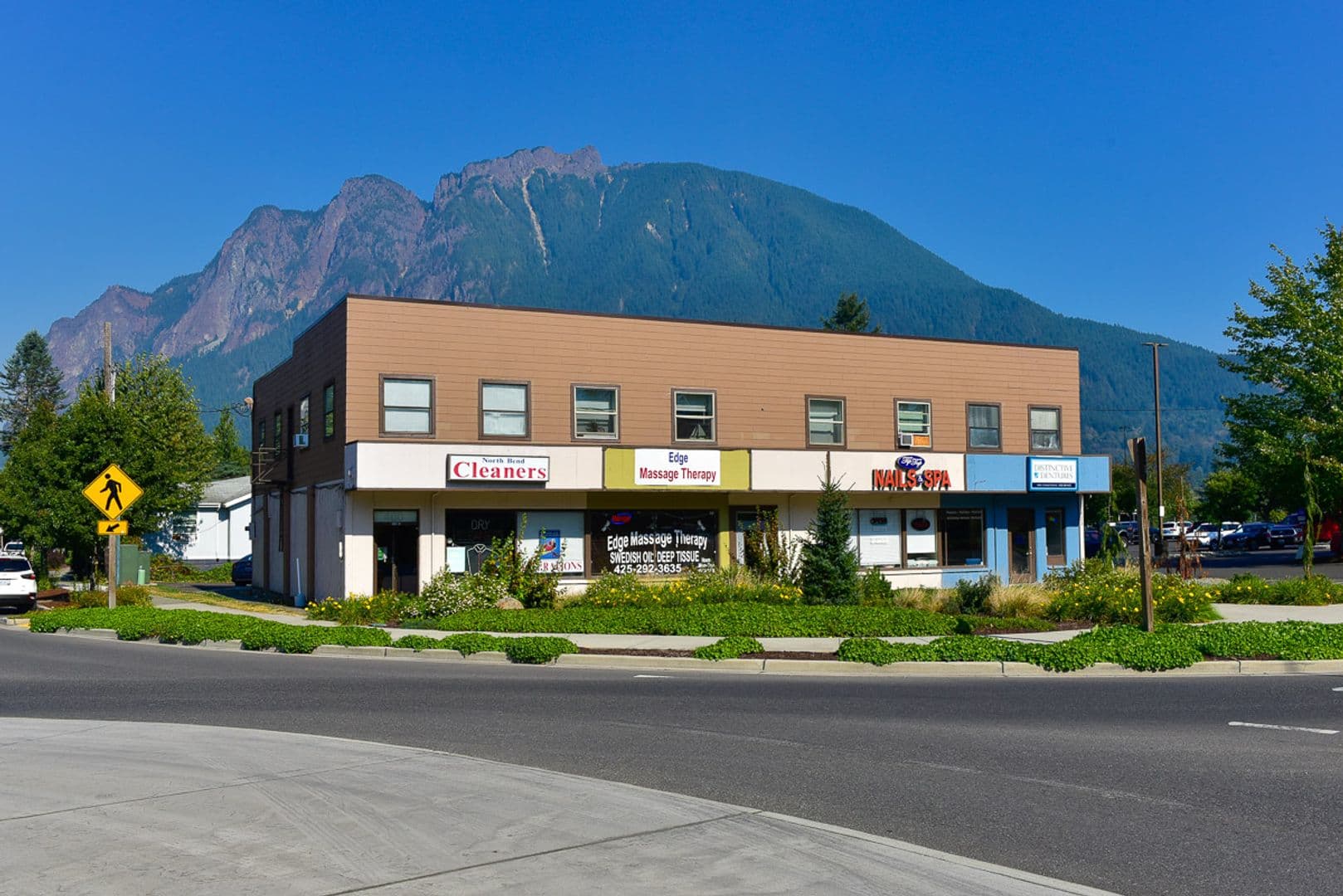 North Bend Apartment: 412 E North Bend Way