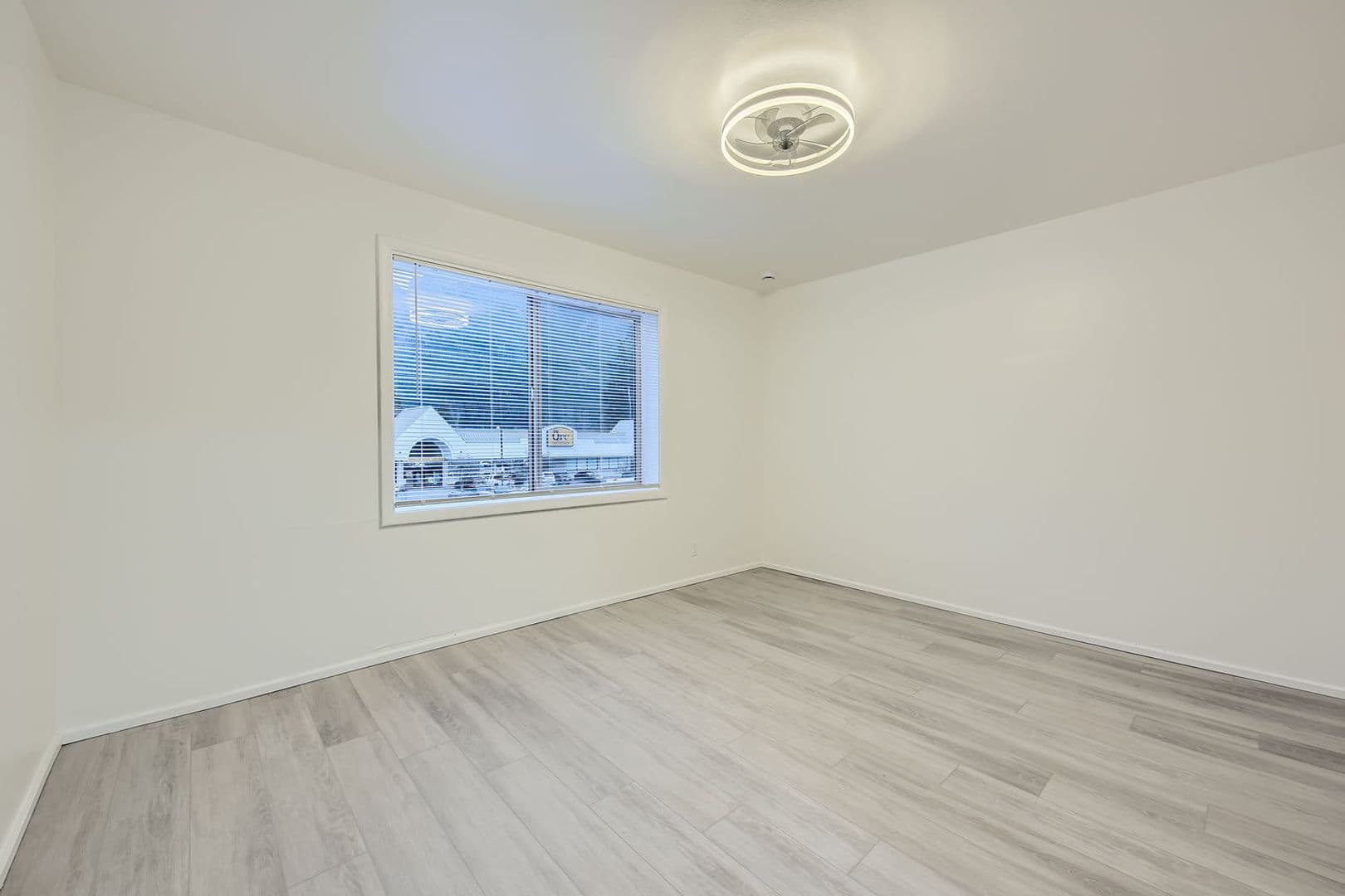 North Bend Apartment: 412 E North Bend Way