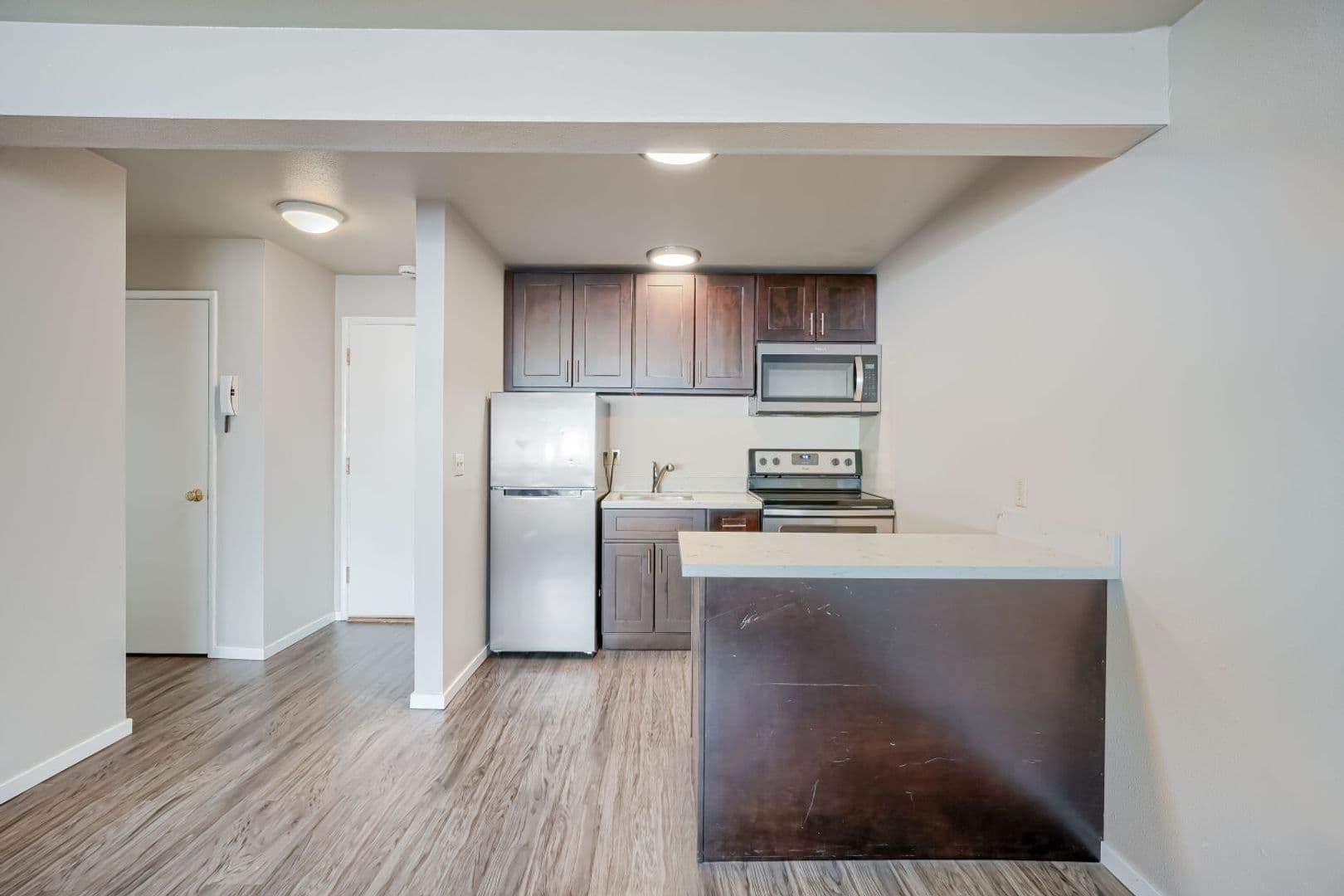 Seattle Apartment: 1300 14th Ave S