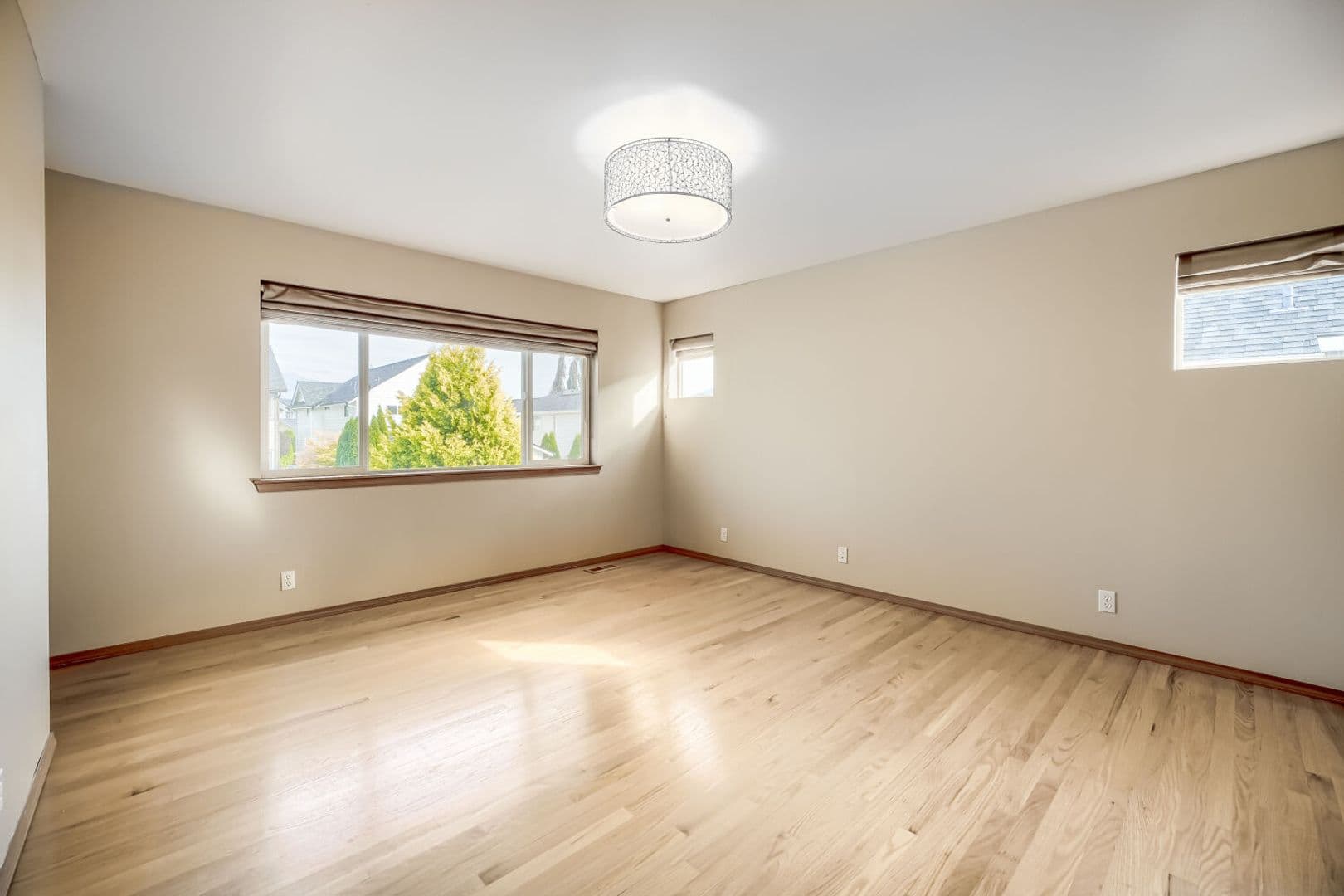 Snoqualmie House: 7310 Douglas Ave Se