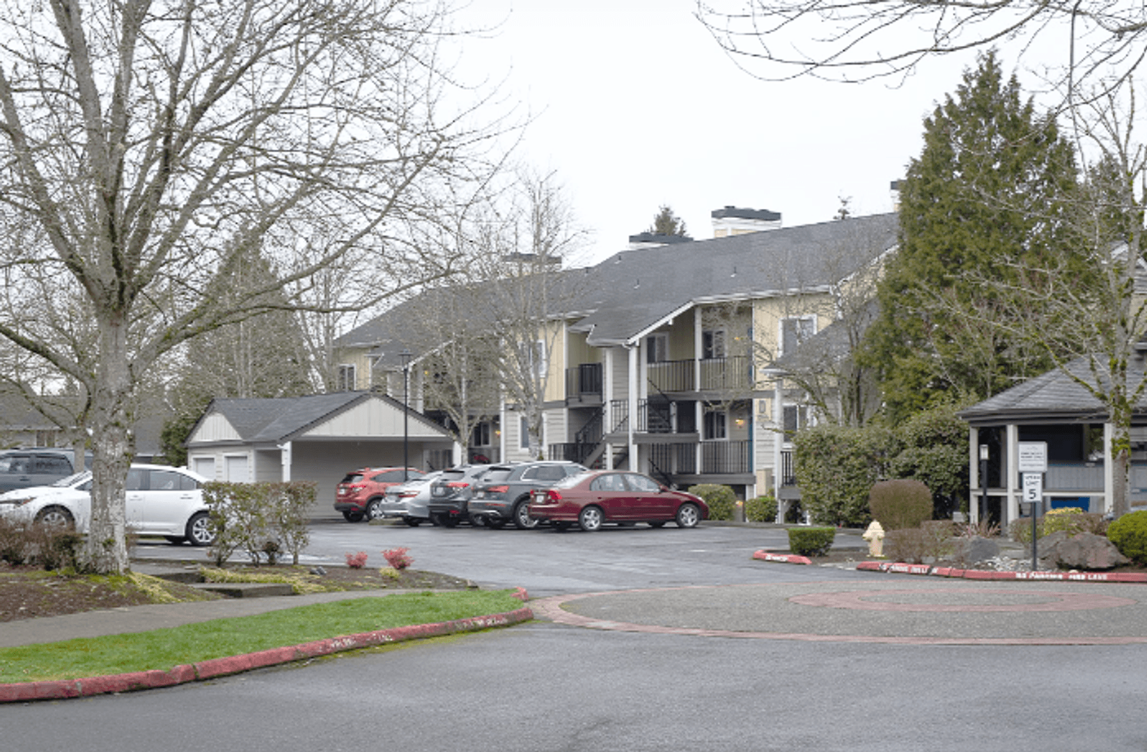 Bellevue Apartment: 13842 NE 8th St