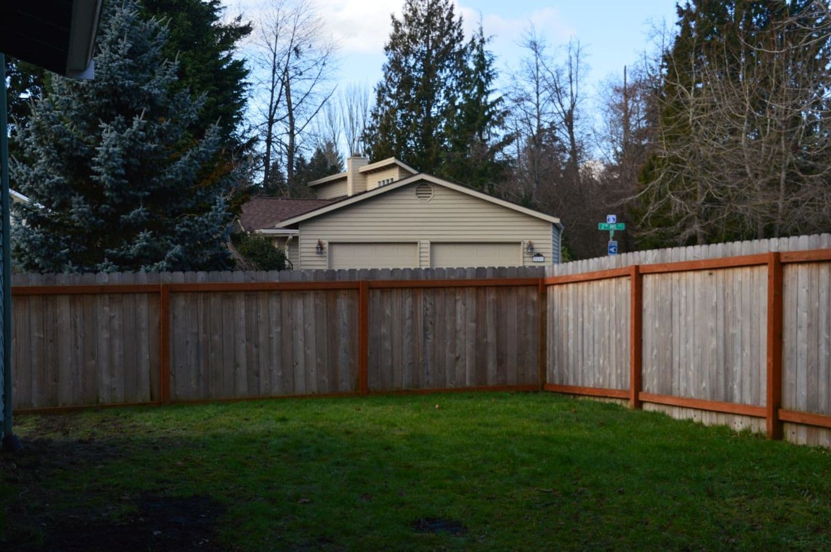 Everett House: 215 96th Pl SE